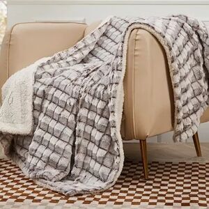 Elegant Faux Fur Throw Blanket - Cream and Gray/Brown